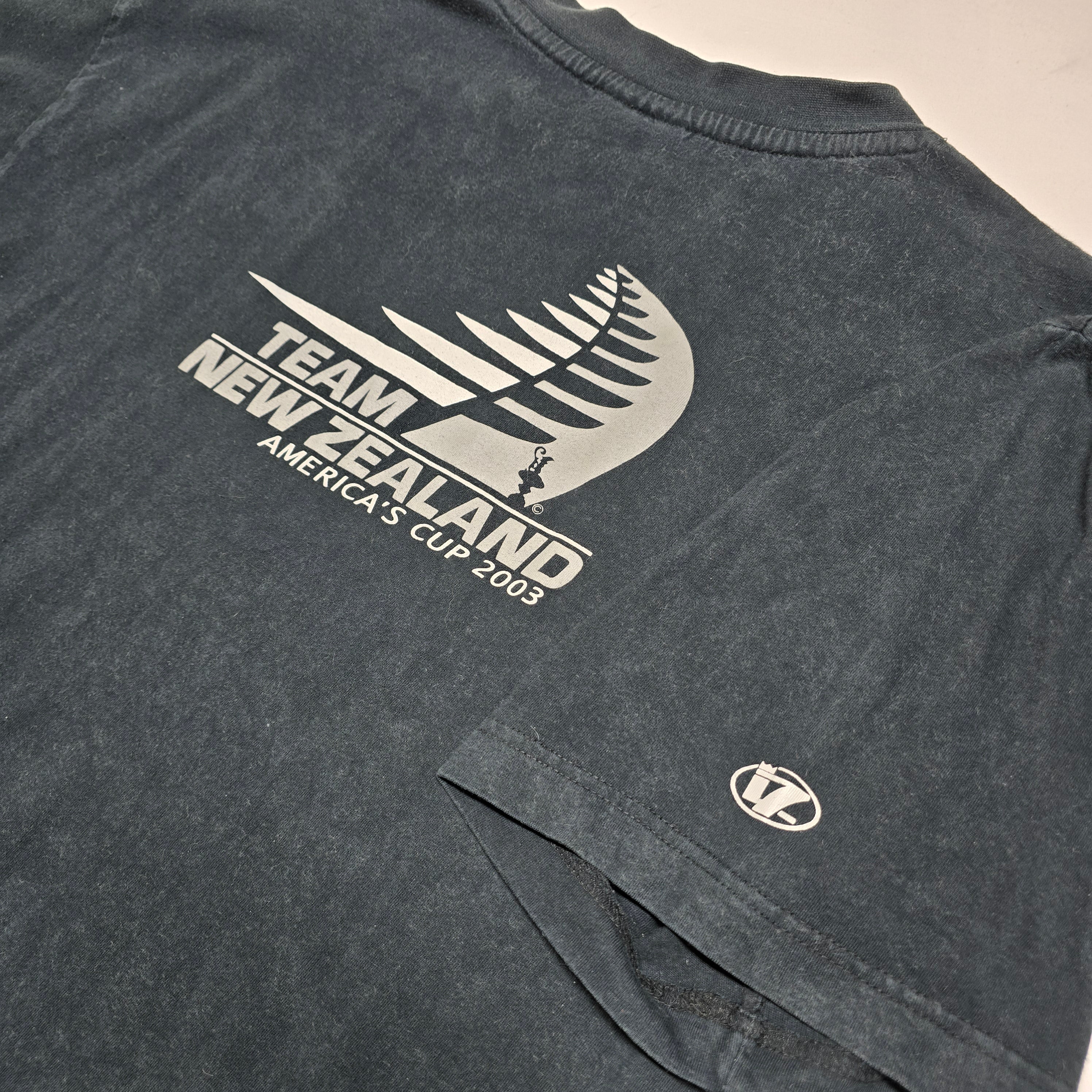 America's Cup Team NZ  2003 T-shirt - Medium