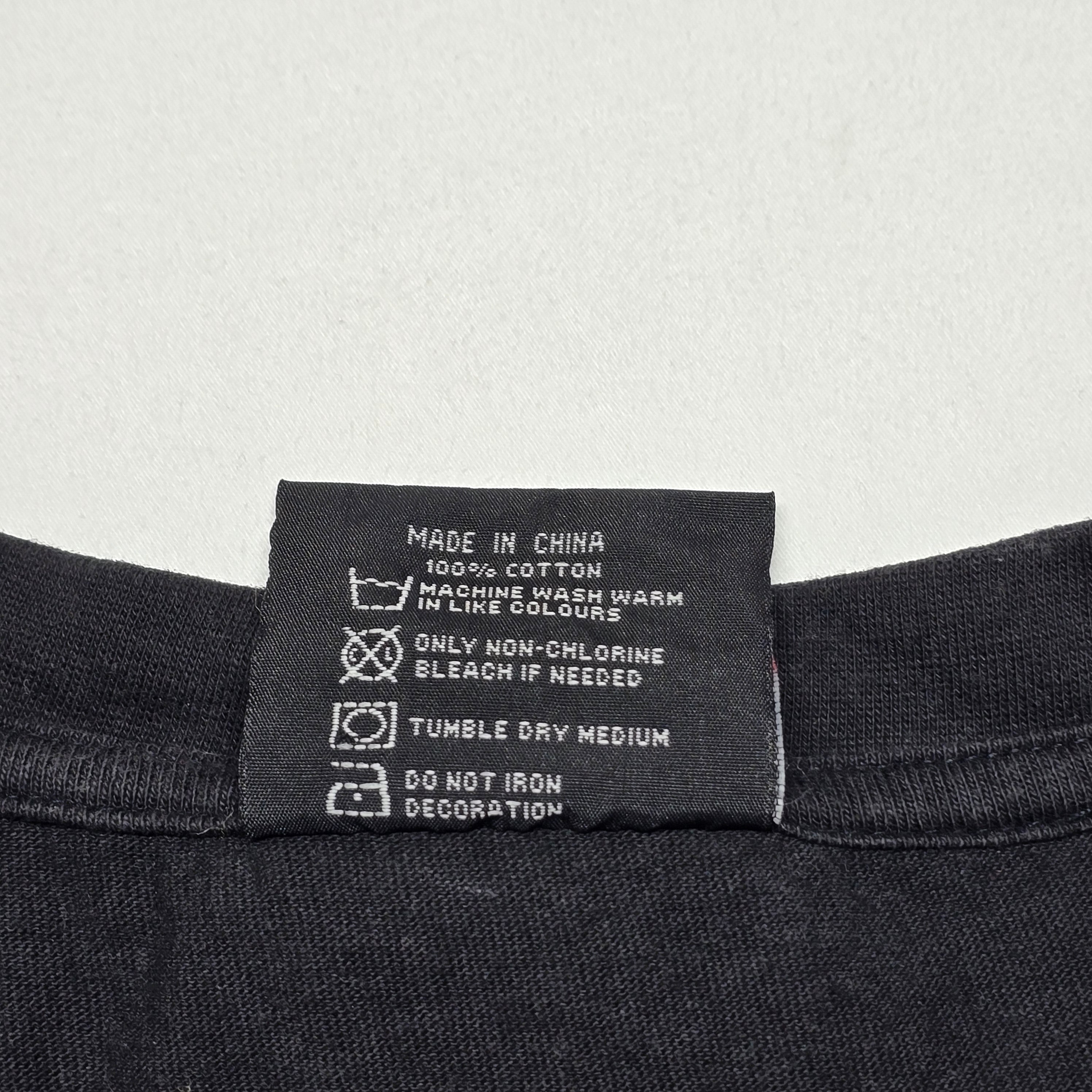 WWE Smackdown 2006 T-shirt - Large