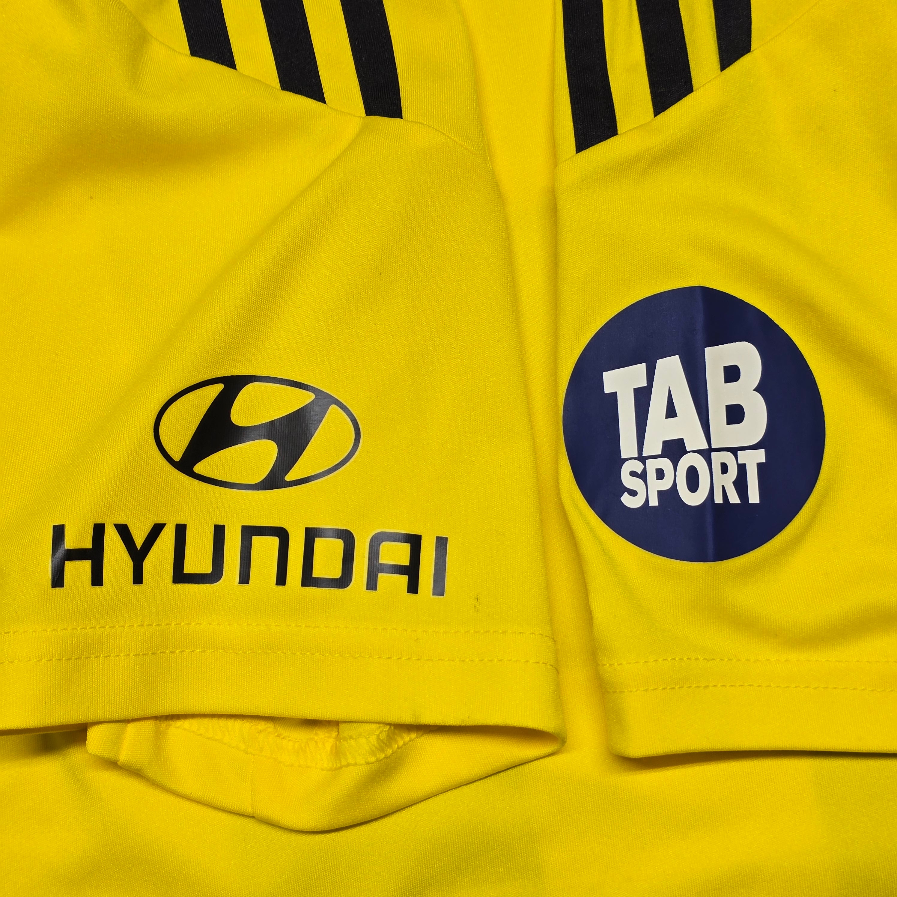 Wellington Phoenix 2011 Jersey - 16YRS