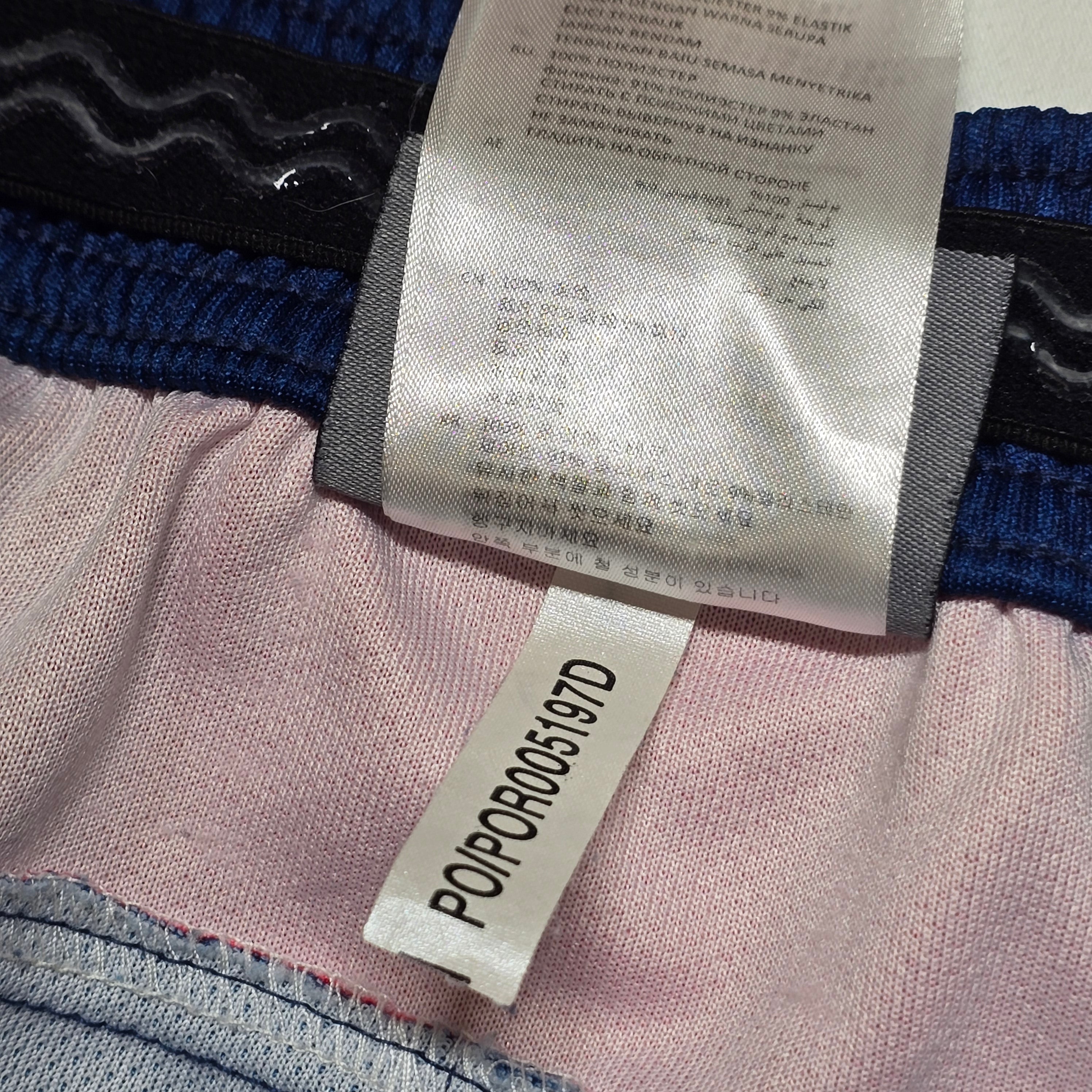 Tasman Makos Shorts - XL