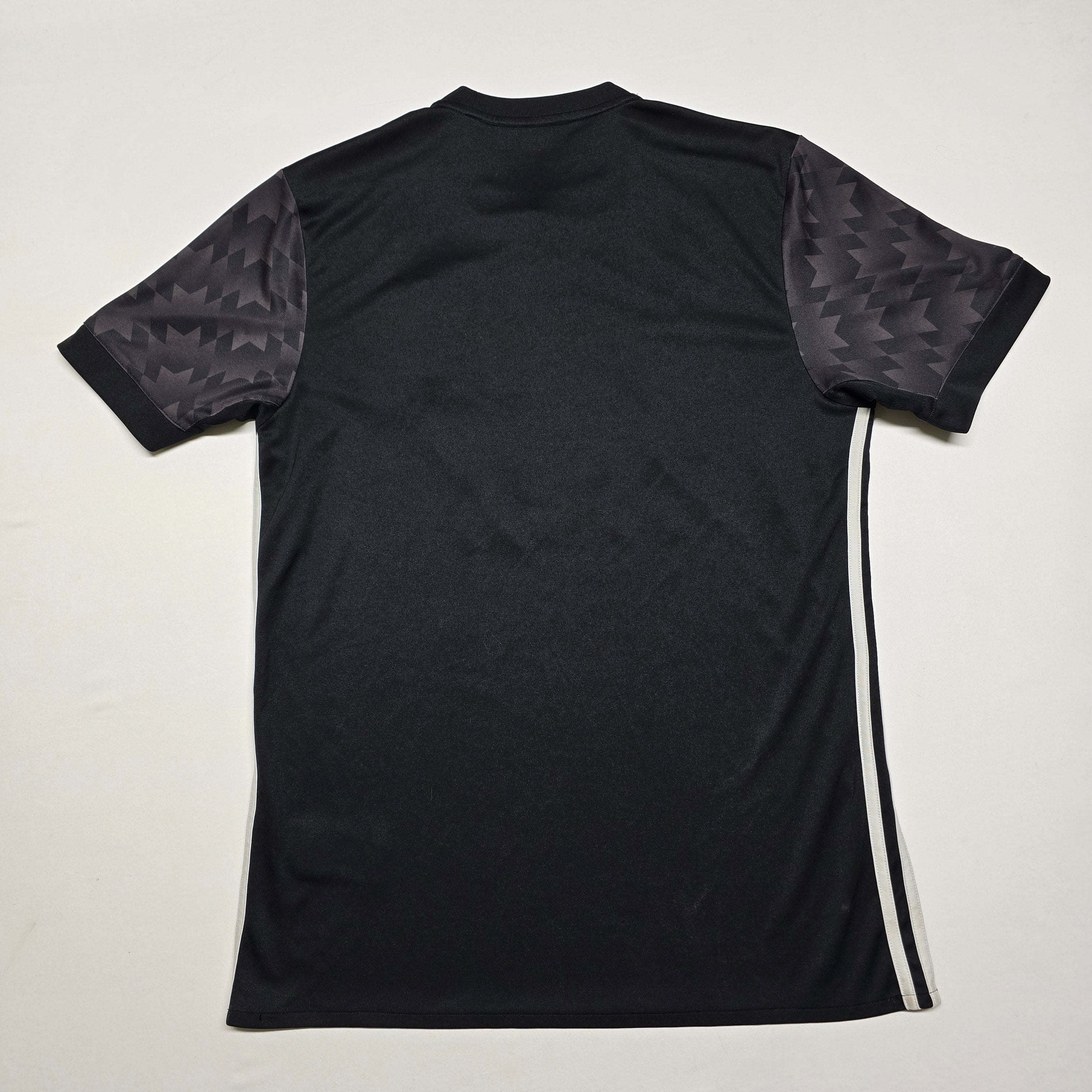 Manchester United 2017/18 Away Shirt - Medium