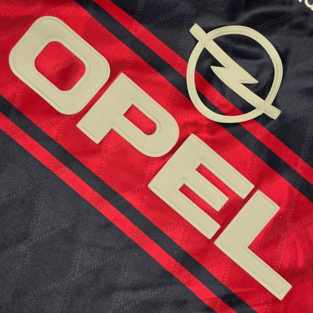 FC Bayern Munich 1997-1999 Home Shirt - Large
