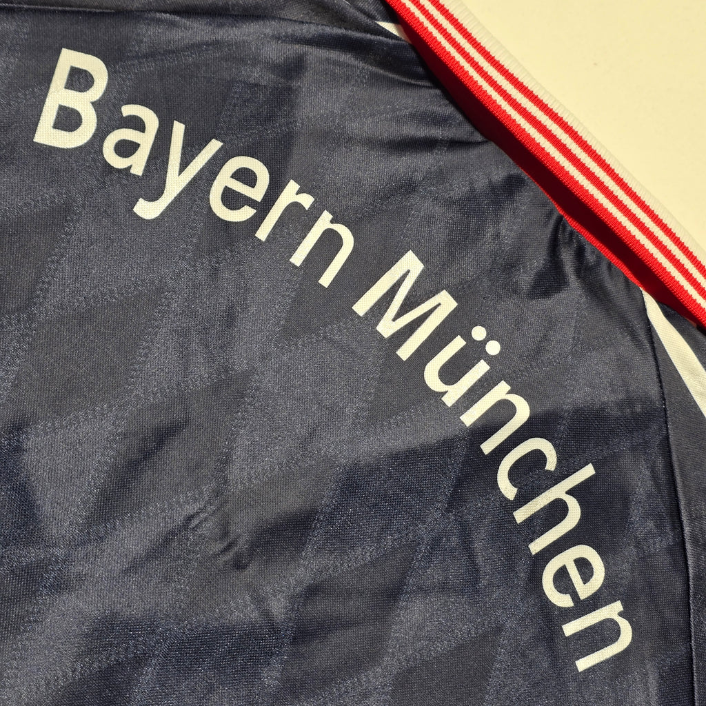 FC Bayern Munich 1997-1999 Home Shirt - Large