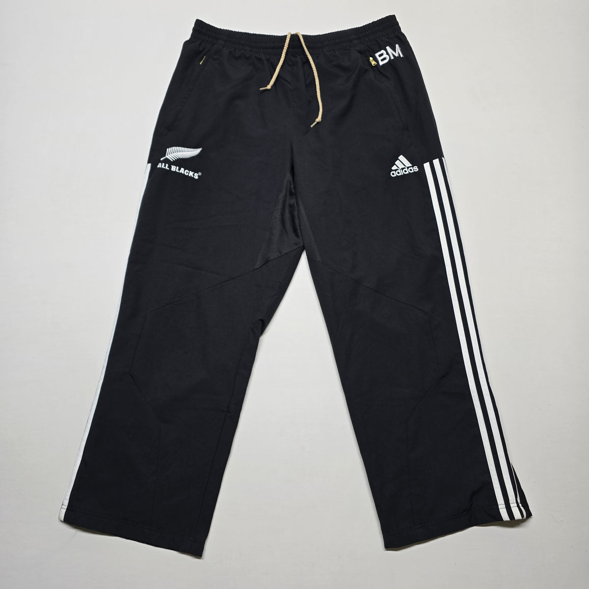 All Blacks 2011 Track-pants (Team Issued "BM") - "D9"(46/48")